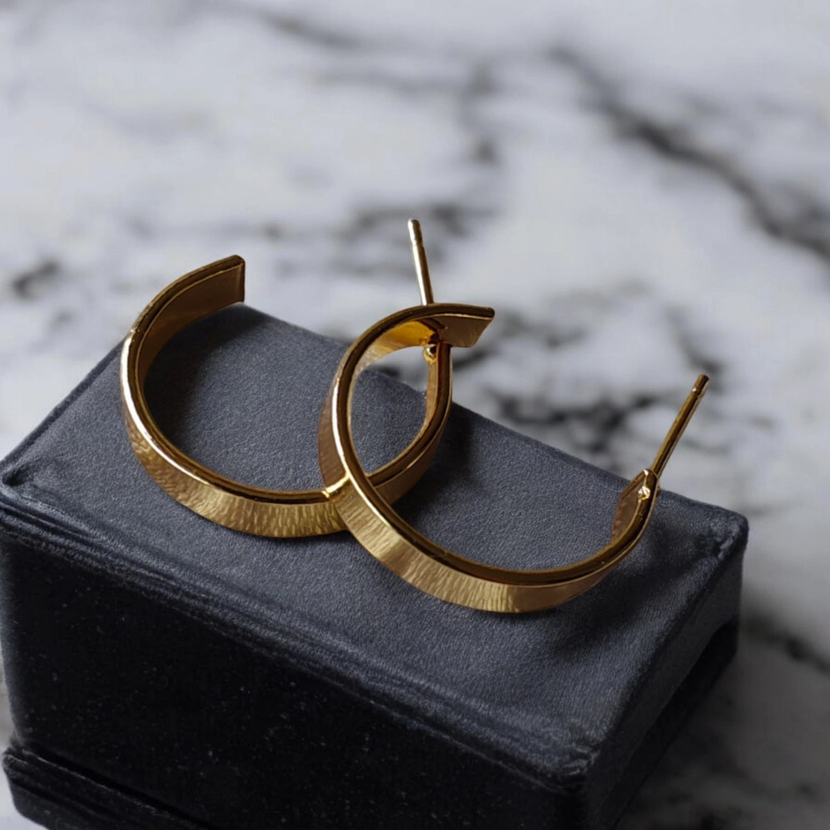 flat rounded ring gold hoops earrings | small size